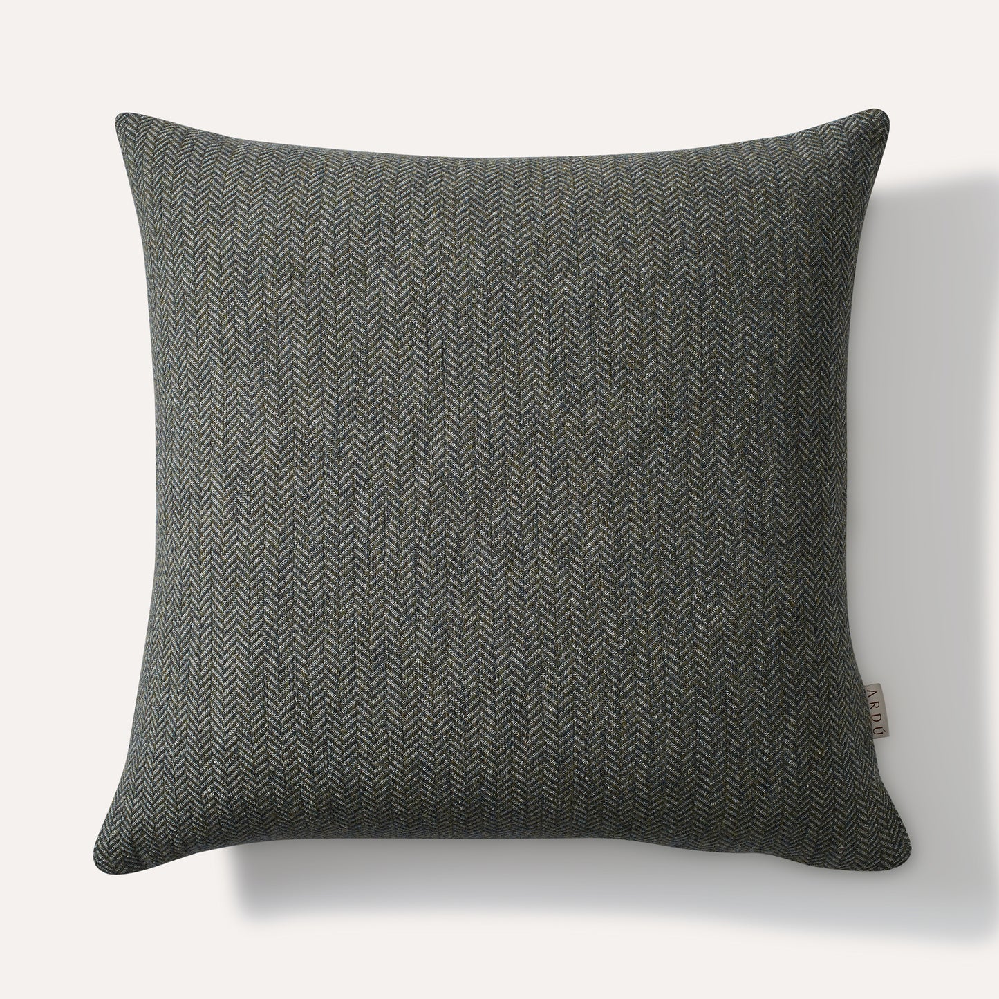 Hunter Cushion 22"